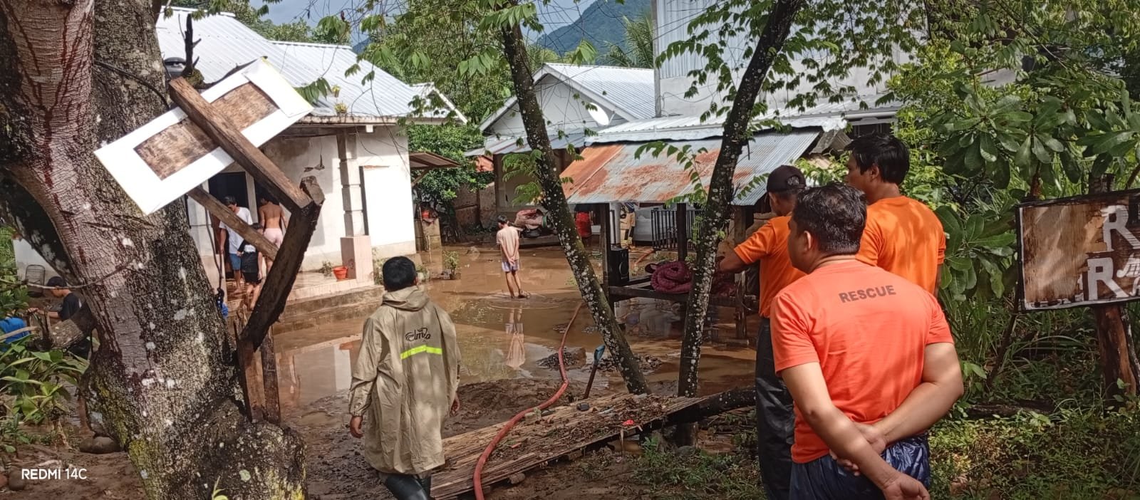 Kondisi setelah terjadinya banjir bandang yang menerjang Kabupaten Lombok Utara, Provinsi Nusa Tenggara Barat pada Minggu (5/4) Sumber foto dan video: BPBD Kabupaten Lombok Utara
