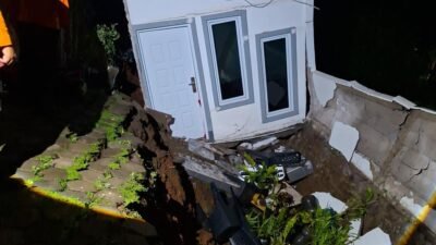 Longor yang terjadi di Desa cimanggis, Kecamatan Bojonggede, Kabupaten Bogor, Jawa Barat, Senin (20/4).