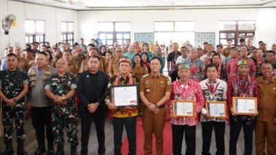 Pemkab Sanggau mendeklarasikan Kecamatan Kembayan bebas ODF