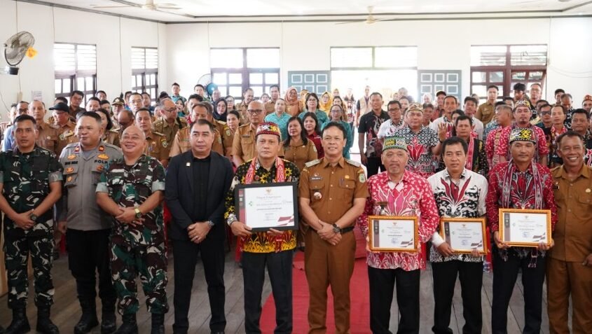 Pemkab Sanggau mendeklarasikan Kecamatan Kembayan bebas ODF