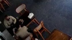 Tangakapan layar CCTV Pertemuan antara Andi dan pihak pelapor pada (15/4/2025) di kafe kluwi di jalan sultan Mahmud Pontianak. (Dok. Ist)