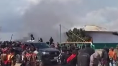 Ratusan massa gelar unjuk rasa berujung pembakaran pos dan penyegelan kantor akibat sengketa lahan PT MAS Mempawah. (Dok. Ist)