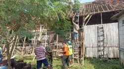 Sejumlah rumah warga mengalami kerusakan setelah diterjang angin kencang akibat cuaca ekstrem, di Desa Ngadipiro dan Wilangan, Kecamatan Wilangan, Kabupaten Nganjuk, Jawa Timur, pada Senin (6/4). (Dok. BPBD Kabupaten Nganjuk)