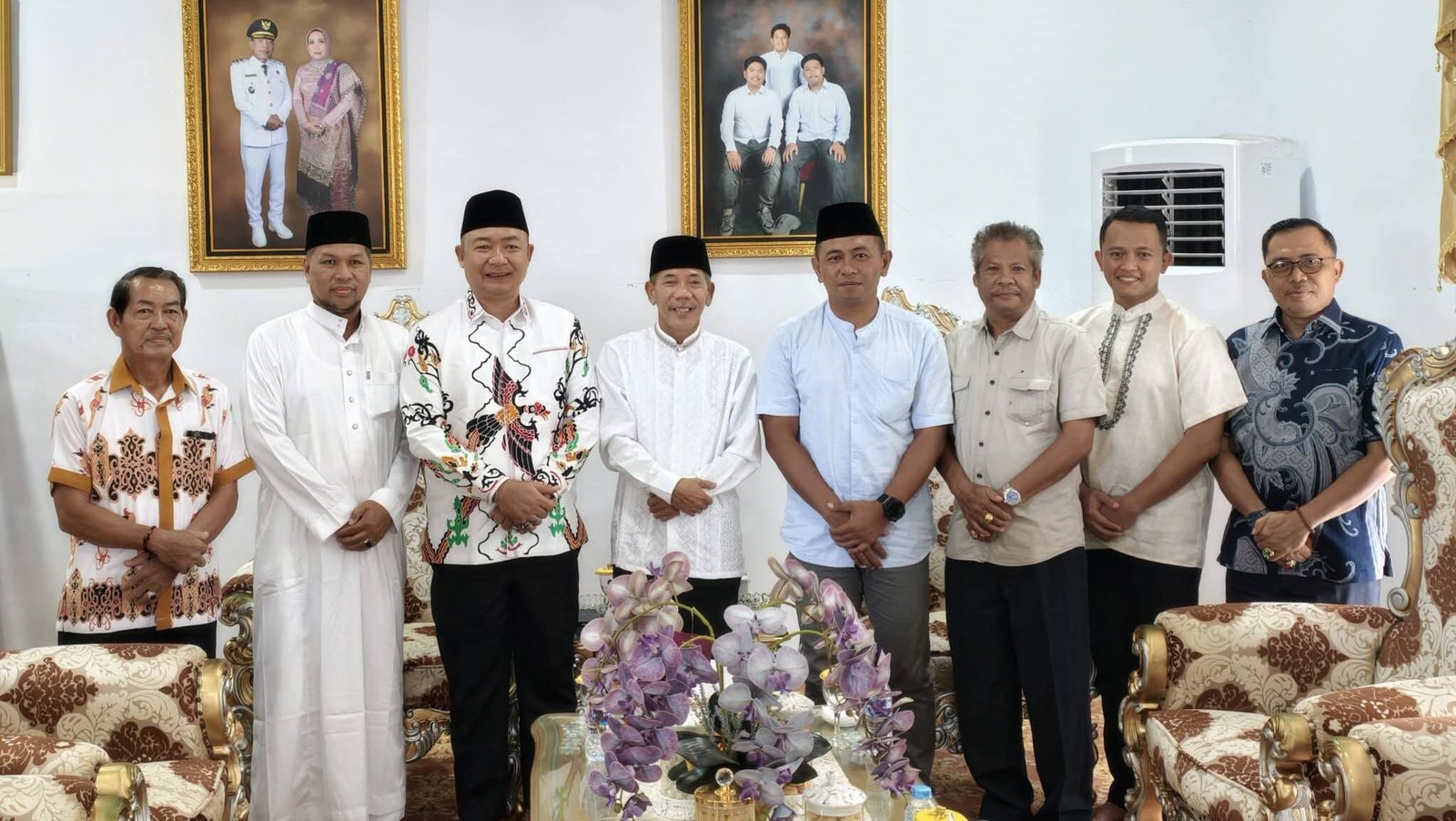 Sinergi dan kebersamaan antara Bupati Ketapang Alexander Wilyo dan Wakil Bupati Jamhuri Amir dalam berbagai agenda daerah menjadi simbol kuatnya kepemimpinan di Kabupaten Ketapang.