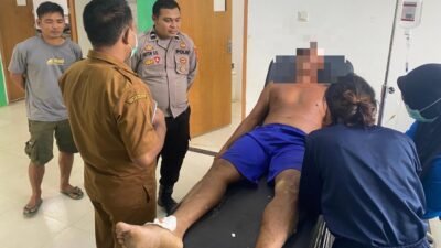 Tim medis saat memberikan perawatan intensif kepada korban penganiayaan menggunakan senapan angin jenis PCP di salah satu rumah sakit di Kabupaten Melawi.