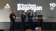 usisi Baskara Putra atau Hindia mengumumkan adaptasi album debut studionya menjadi sebuah karya layar lebar bersama sutradara Edwin dan rumah produksi Palari Films.
