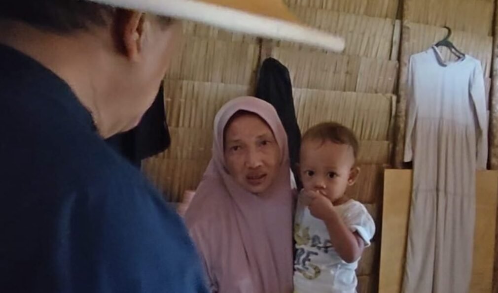 "Eli, warga Sungai Itik Kubu Raya, mendapatkan kepastian bantuan perbaikan rumah. Simak langkah pemda dalam memberikan akses hunian layak bagi keluarga rentan."