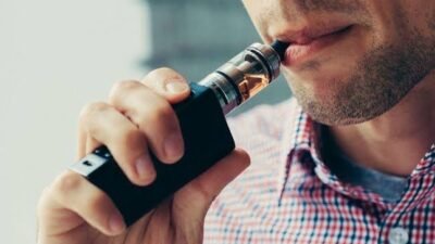"Mengapa vaping begitu populer di kalangan remaja? Simak 5 alasan utama di balik fenomena anak muda yang cenderung kecanduan vape saat ini. Mengapa vaping begitu populer di kalangan remaja? Simak 5 alasan utama di balik fenomena anak muda yang cenderung kecanduan vape saat ini. "