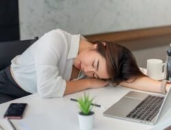 Terasa Damai dan Ingin Rebah? Ini Alasan Kenapa Kalau Bahagia Bawaannya Ngantuk Terus