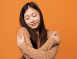 Rahasia Magnet Kebahagiaan, Ini Alasan Kenapa Saat Kamu Mencintai Dirimu Sendiri Dunia Turut Mencintaimu