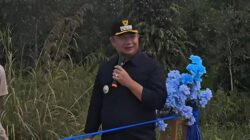 Bupati Ketapang Alexander Wilyo meresmikan jalan Pelang-Batu Tajam hari ini. (Dok. Ist)