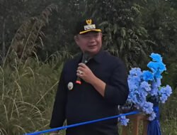 Bupati Alexander Wilyo Resmikan Jalan Pelang-Batu Tajam