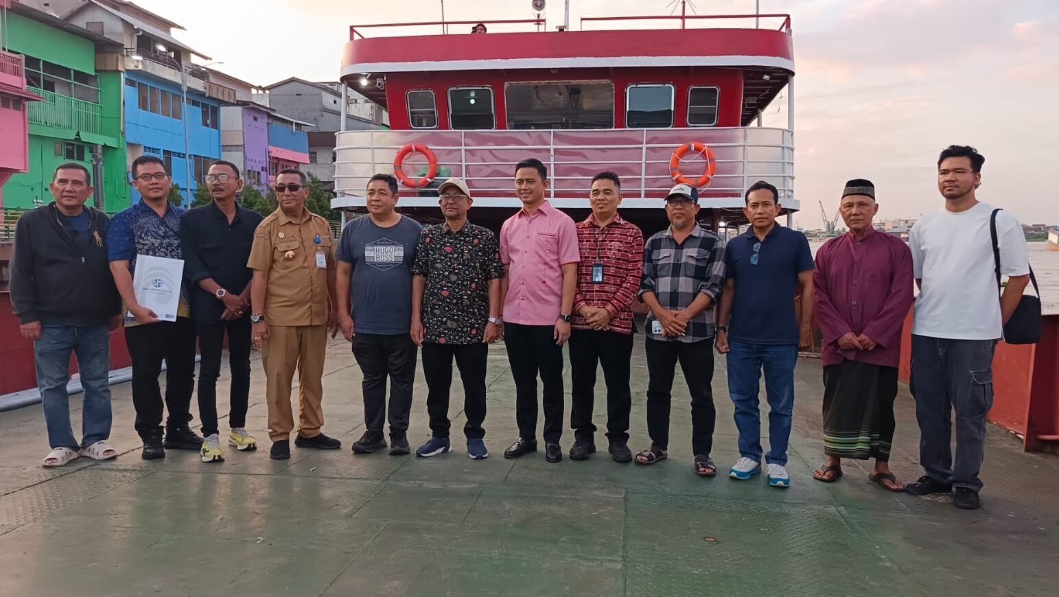 Kapal feri KMP LCT Julia HI resmi layani pelayaran rute langsung Pontianak menuju Teluk Batang per 31 Maret 2026. Cek jadwal keberangkatan dan fasilitasnya.