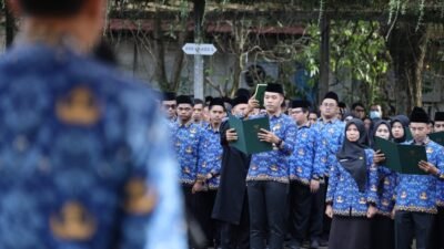 Sejumlah Aparatur Sipil Negara (ASN) mengenakan seragam Korpri saat mengikuti apel kedinasan di lingkungan Pemerintah Kota Pontianak. (Dok. HO/Faktakalbar.id)