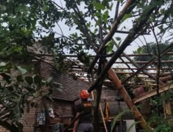 Cuaca Ekstrem, Angin Kencang di Demak Rusak Puluhan Rumah Warga Karangawen