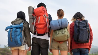 Ilustrasi - Wisatawan kini gandrungi tren microcation atau liburan singkat. Simak alasan popularitas dan cara hemat biaya wisata di sini. (Dok. Ist)