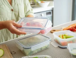 Jangan Asal Taruh! Ini Bahaya Menyimpan Makanan di Wadah Plastik Menurut Pakar