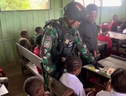 Sambut HUT TNI AU Ke-80, Satgas Yon Parako 466 Pasgat Bagikan Alat Tulis di Pelosok Papua