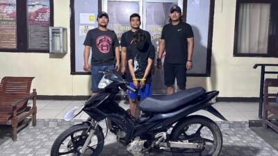 Polisi berhasil ringkus tersangka pencurian motor di Landak. Kendaraan Yamaha Jupiter MX milik korban dijual pelaku dengan harga murah yakni Rp1,5 juta.