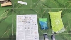 Barang bukti ribuan butir pil ekstasi dan kendaraan operasional tersangka yang berhasil diamankan oleh prajurit TNI Satgas Pamtas di wilayah perbatasan Bengkayang.