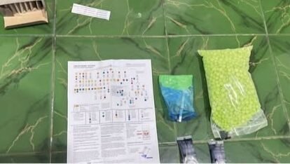 Barang bukti ribuan butir pil ekstasi dan kendaraan operasional tersangka yang berhasil diamankan oleh prajurit TNI Satgas Pamtas di wilayah perbatasan Bengkayang.