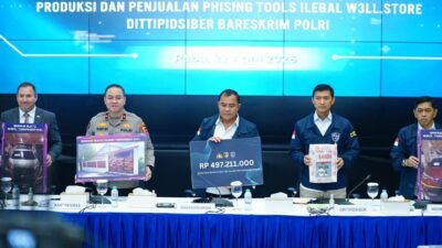 Jajaran Direktorat Tindak Pidana Siber Bareskrim Polri saat memberikan keterangan pers terkait pengungkapan sindikat penjualan perangkat lunak peretasan.