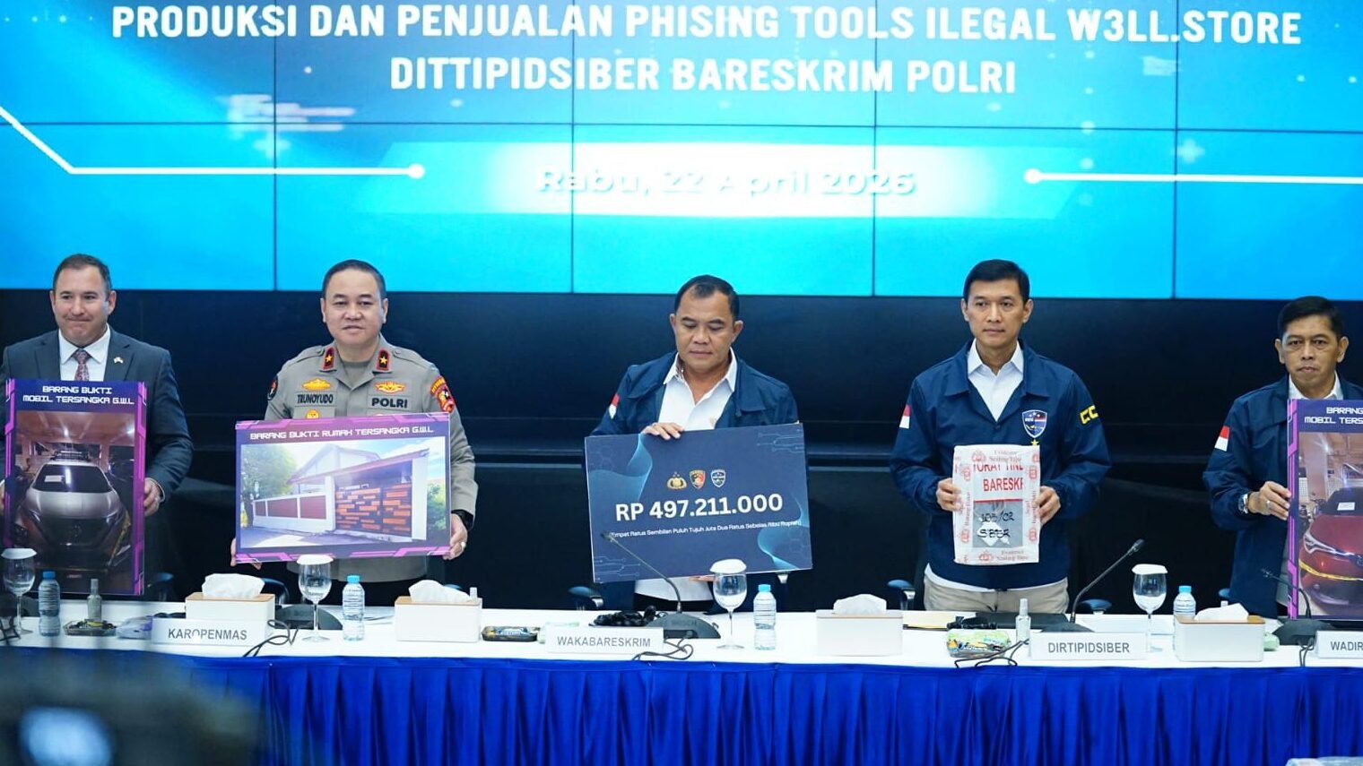 Jajaran Direktorat Tindak Pidana Siber Bareskrim Polri saat memberikan keterangan pers terkait pengungkapan sindikat penjualan perangkat lunak peretasan.