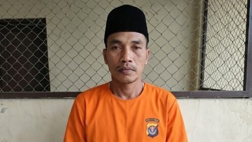 "Kasus dugaan ketidakprofesionalan polisi mencuat di Kubu Raya. Seorang warga yang membela diri dari serangan senjata tajam justru ditahan dan dijadikan tersangka."
