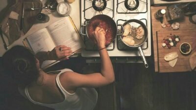 "Memilih resign untuk memulihkan diri dari kelelahan mental? Berikut lima persiapan penting bagi Gen Z yang ingin memulai gaya hidup slow living yang tenang."