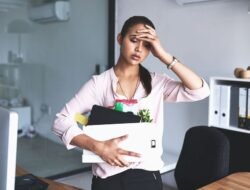 Berat Melangkah Pergi, Ini 5 Alasan Sedih Harus Resign dari Pekerjaan Impian Demi Prioritas Lain