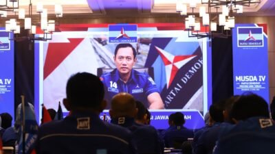 "Ketua Umum Partai Demokrat, AHY, memberikan instruksi kepada seluruh kader dalam Musda IV Demokrat Jateng untuk merapatkan barisan dan bersiap menghadapi Pemilu 2029. Ketua Umum Partai Demokrat, AHY, memberikan instruksi kepada seluruh kader dalam Musda IV Demokrat Jateng untuk merapatkan barisan dan bersiap menghadapi Pemilu 2029."