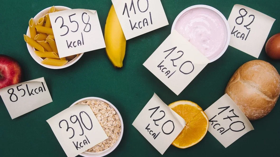 "Mengetahui cara menghitung nutrisi makanan sangat penting untuk menjaga berat badan dan kesehatan tubuh. Berikut panduan praktis yang bisa kamu terapkan setiap hari."