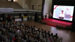 Menko PMK Pratikno saat memberikan keterangan terkait penyaluran dana stimulan perbaikan rumah warga terdampak bencana Siklon Senyar di Aceh Tamiang.