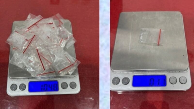 "Satresnarkoba Polres Ketapang menangkap dua orang, R (42) dan EL (26), di sebuah rumah di Air Upas saat diduga hendak transaksi sabu. Total 10,59 gram bruto sabu disita petugas."