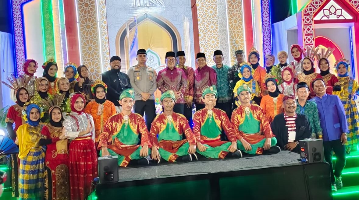 "Sebanyak 705 peserta dari sembilan kecamatan bersaing dalam MTQ ke-XII tingkat Kabupaten Kubu Raya yang dipusatkan di Sungai Ambawang."