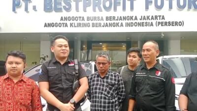 "Dugaan investasi bermasalah di PT Bestprofit Pontianak. Tokoh masyarakat Sungai Rengas tuntut transparansi usai dana ratusan juta raib jadi nol rupiah. "