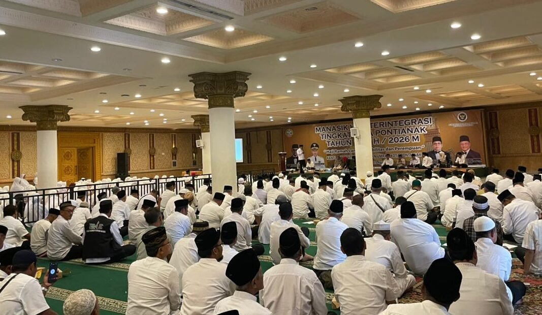 "Wali Kota Pontianak Edi Rusdi Kamtono membuka kegiatan manasik haji. Tahun ini jemaah Pontianak mencapai 1.508 orang, dengan rekor jemaah termuda se-Indonesia."