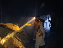 Sempat Padam Lalu Berkobar Lagi, Empat Rumah Kontrakan di Kuala Belian Melawi Hangus Terbakar