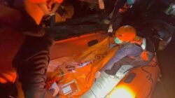 Tim SAR gabungan mengevakuasi jenazah korban yang ditemukan meninggal dunia usai diduga terjatuh dan tenggelam di perairan Sungai Kapuas, Kabupaten Kubu Raya.