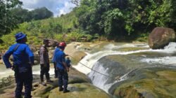Tim SAR gabungan berhasil mengevakuasi jenazah remaja putri yang tenggelam di kawasan wisata alam Riam Landau, Kabupaten Sanggau, Senin (6/4/2026).
