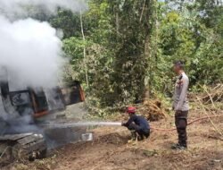 Selang Solar Pecah, Excavator Milik DLH Sanggau Terbakar di TPA Sungai Kosak