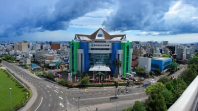 Gedung Kantor Pusat Bank Kalbar di Kota Pontianak yang berhasil mencatatkan pertumbuhan kinerja positif pada Triwulan I tahun 2026. (Dok. HO/Faktakalbar.id)