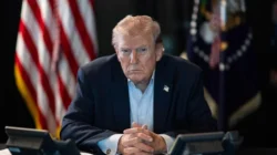 "Gedung Putih tegaskan Presiden Donald Trump dalam kondisi sehat dan tetap bekerja di Ruang Oval, sekaligus membantah rumor masuk rumah sakit."