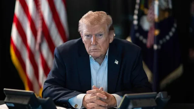 "Gedung Putih tegaskan Presiden Donald Trump dalam kondisi sehat dan tetap bekerja di Ruang Oval, sekaligus membantah rumor masuk rumah sakit."