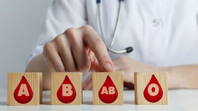 "Studi terbaru mengungkapkan bahwa pemilik golongan darah A berisiko lebih tinggi terkena serangan stroke di usia dini. Kenali faktor pemicunya di sini."