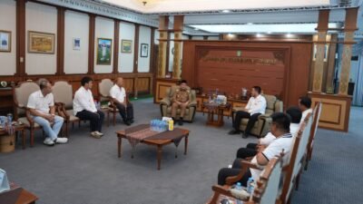 Suasana pertemuan Gubernur Kalbar Ria Norsan dengan pengurus APPS membahas persiapan penyelenggaraan kejuaraan arwana berskala internasional.