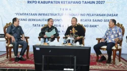 Gubernur Kalimantan Barat Ria Norsan saat menghadiri agenda Musyawarah Rencana Pembangunan RKPD Tahun 2027 bersama jajaran Pemerintah Kabupaten Ketapang di Kantor Bupati Ketapang.