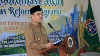Gubernur Kalimantan Barat Ria Norsan saat memberikan arahan pada Rapat Koordinasi Awal Gugus Tugas Reforma Agraria (GTRA) Provinsi Kalbar Tahun 2026.
