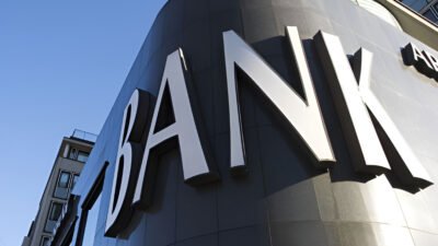 Ilustrasi - Saham BBRI kini di posisi murah dengan PBV 1,44 kali dan dividen rekor Rp52,10 triliun. Simak target harga dan strategi investasi cicil beli di sini. (Dok. Ist)