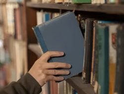 Kecanduan Media Sosial Turunkan Literasi Remaja Indonesia